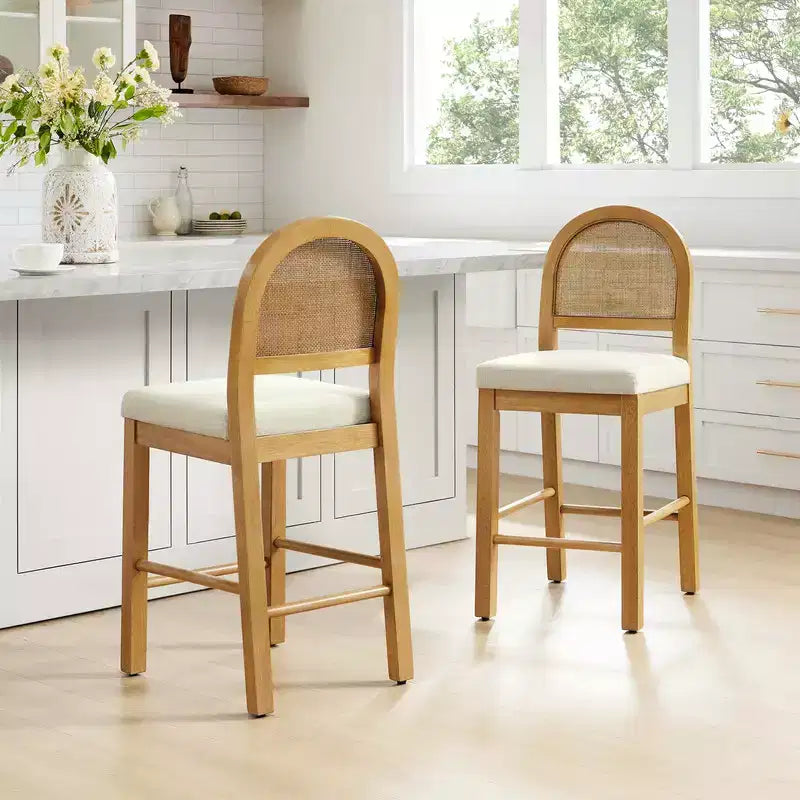 Tabouret de comptoir bohème en rotin avec dossier incurvé et assise coussinée