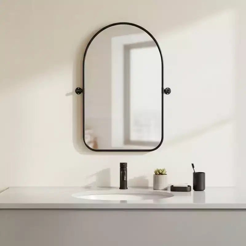 Miroir d'appoint orientable en métal noir de 32 po avec cadre arqué